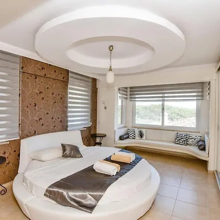 Maya The Royal Links