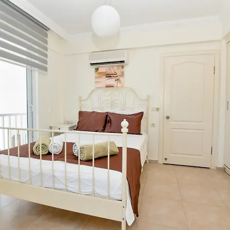 Maya The Royal Links Willa