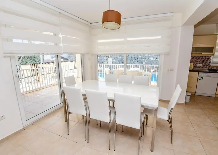 Maya The Royal Links